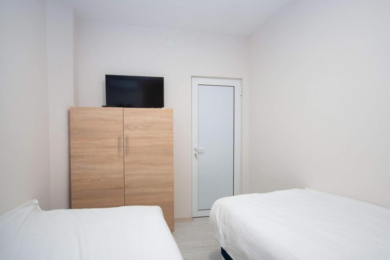 Cvetni Trg Hotel Белград Екстериор снимка